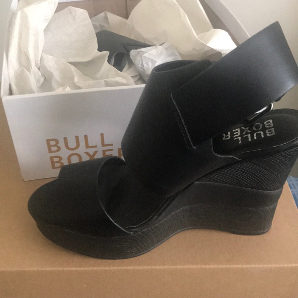 Bull Boxer Leather Wedges